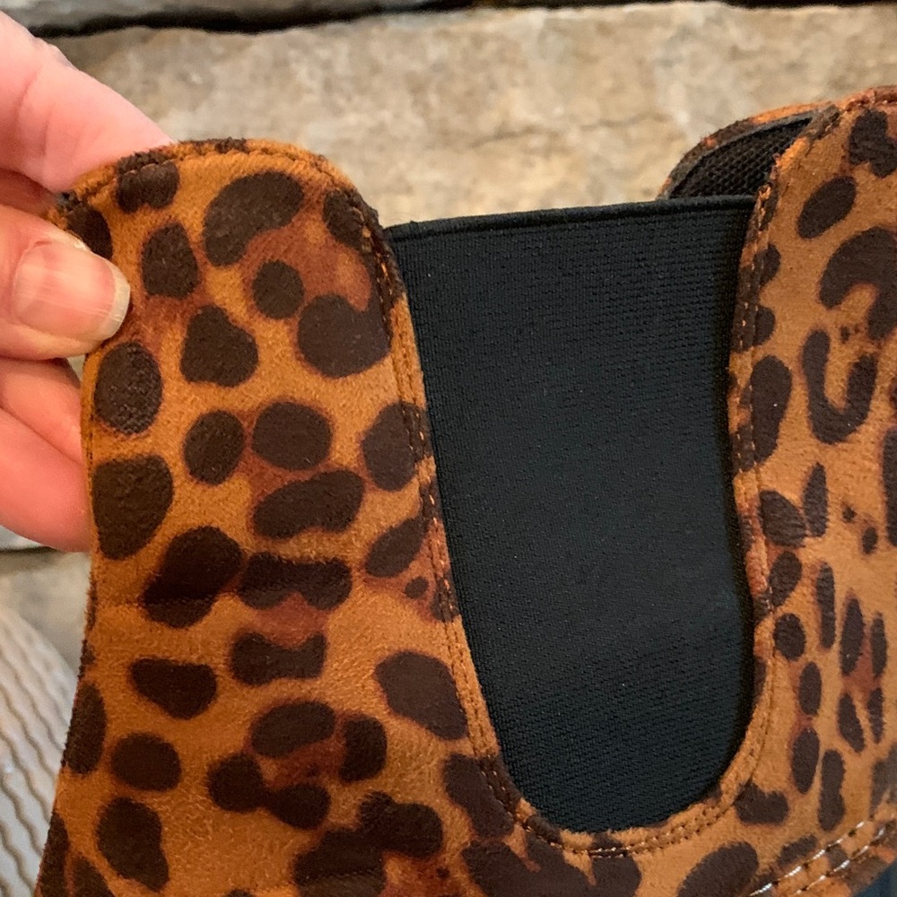 Leopard Print Women's Winter Boots - Picture 5 of 8